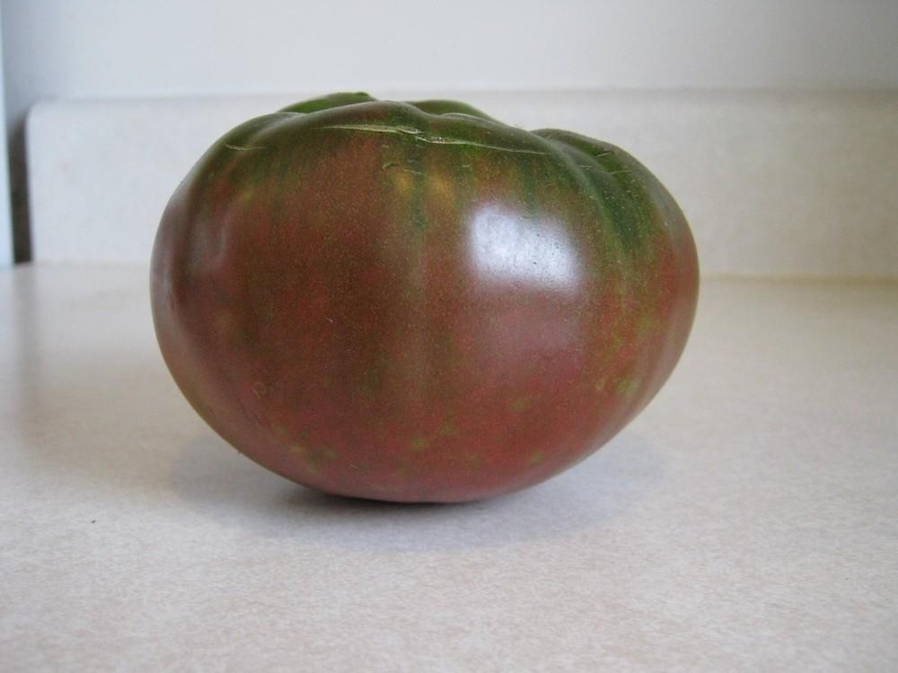 Photo of Tomato (Solanum lycopersicum 'Black Krim') uploaded by vic
